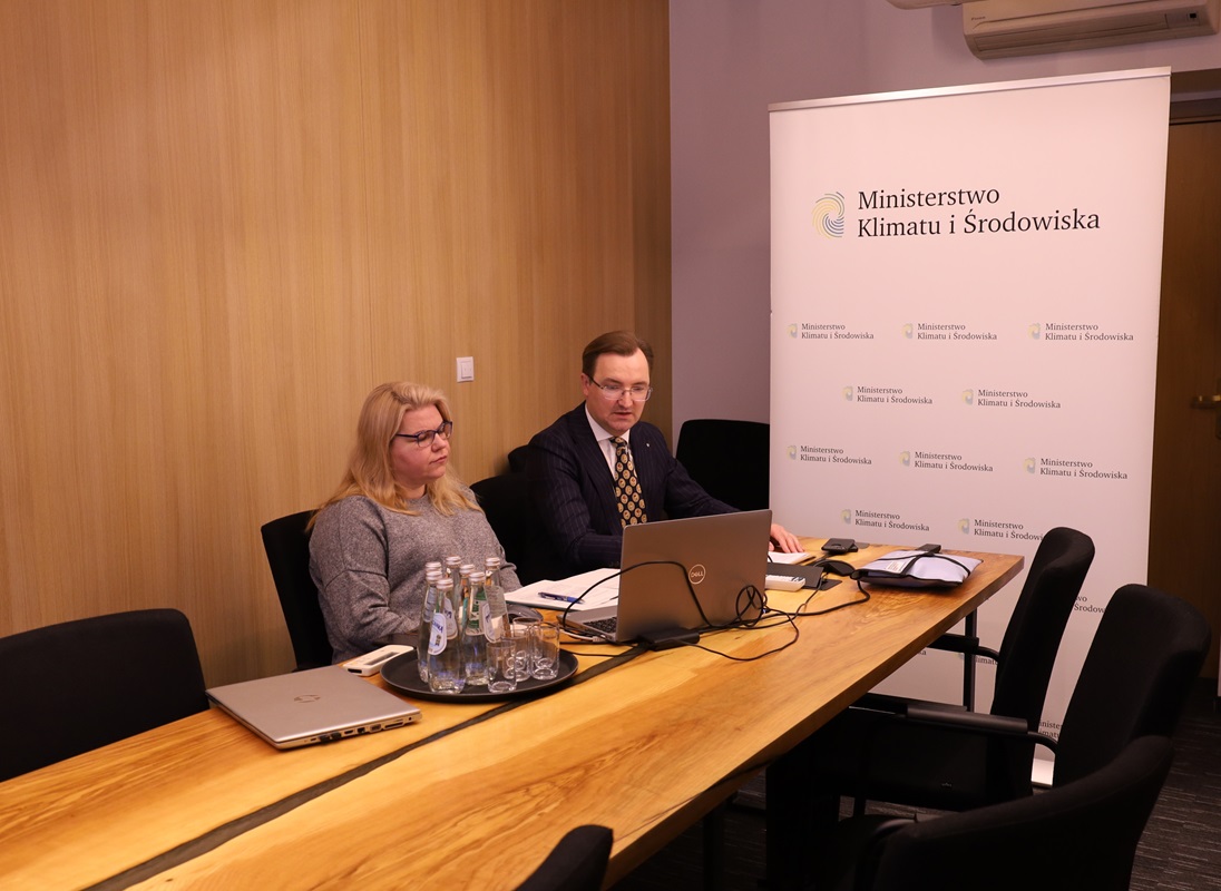 Stół prezydialny w MKiŚ, 2022-05-06, posiedzenie Kapituły PRCPiOP